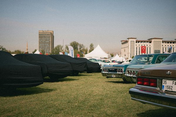 Mode Masculine sur Mesure : Exploration de l'Industrie des Vêtements de Couture